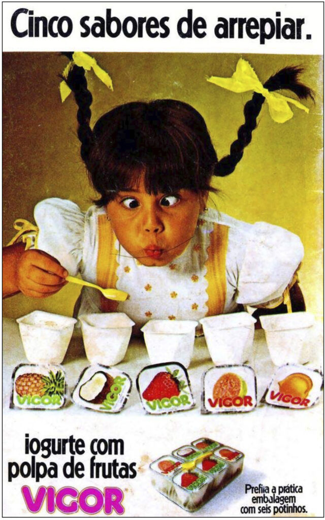 Anúncio publicitário Vigor. Texto "Cinco sabores de arrepiar. Iogurte com polpa de frutas Vigor". Foto de menina com olhos vesgos e tranças levantadas ao ar.